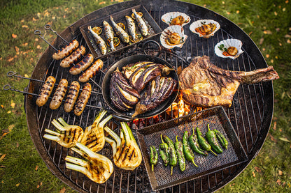 Premium BBQ charcoal delivering high heat and rich smoky flavour, perfect for cooking steaks, seafood and fire-roasted vegetables over the handcrafted Kadai grill
